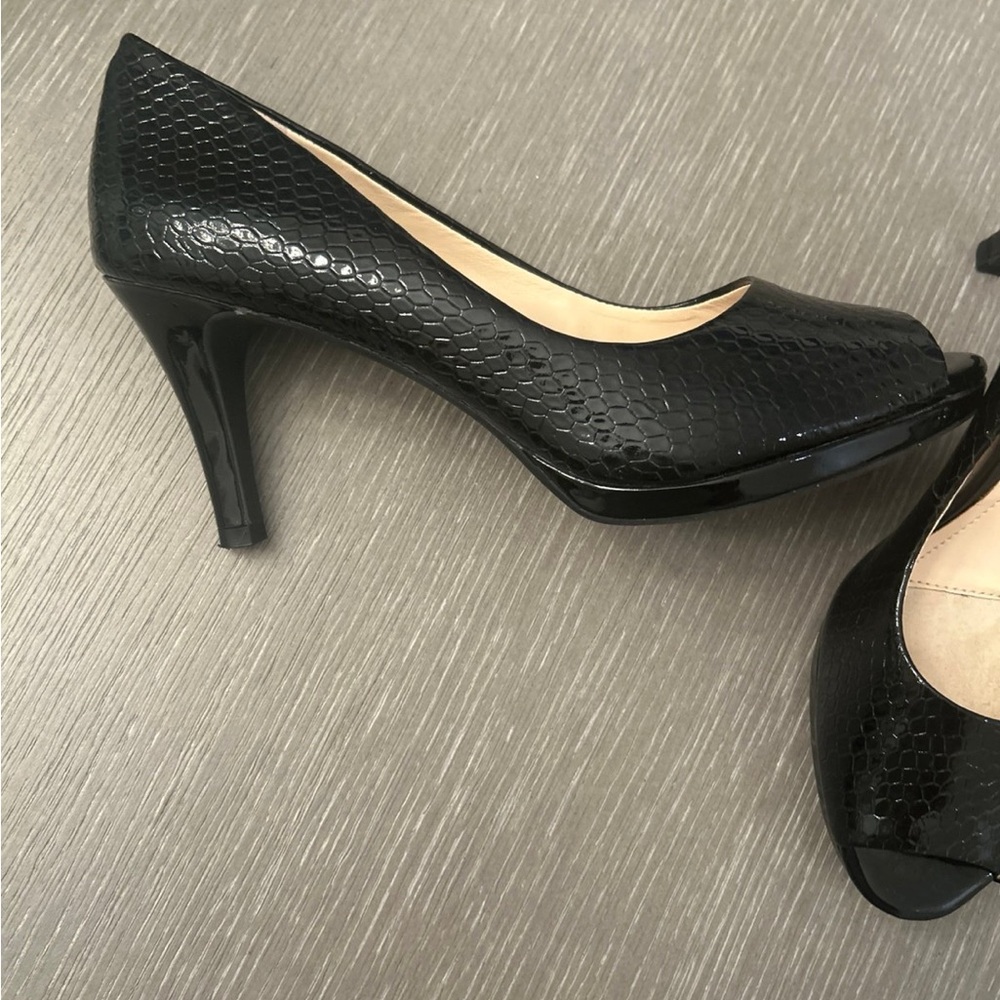 Alex‎ Marie Black Textured Peep-Toe Heels